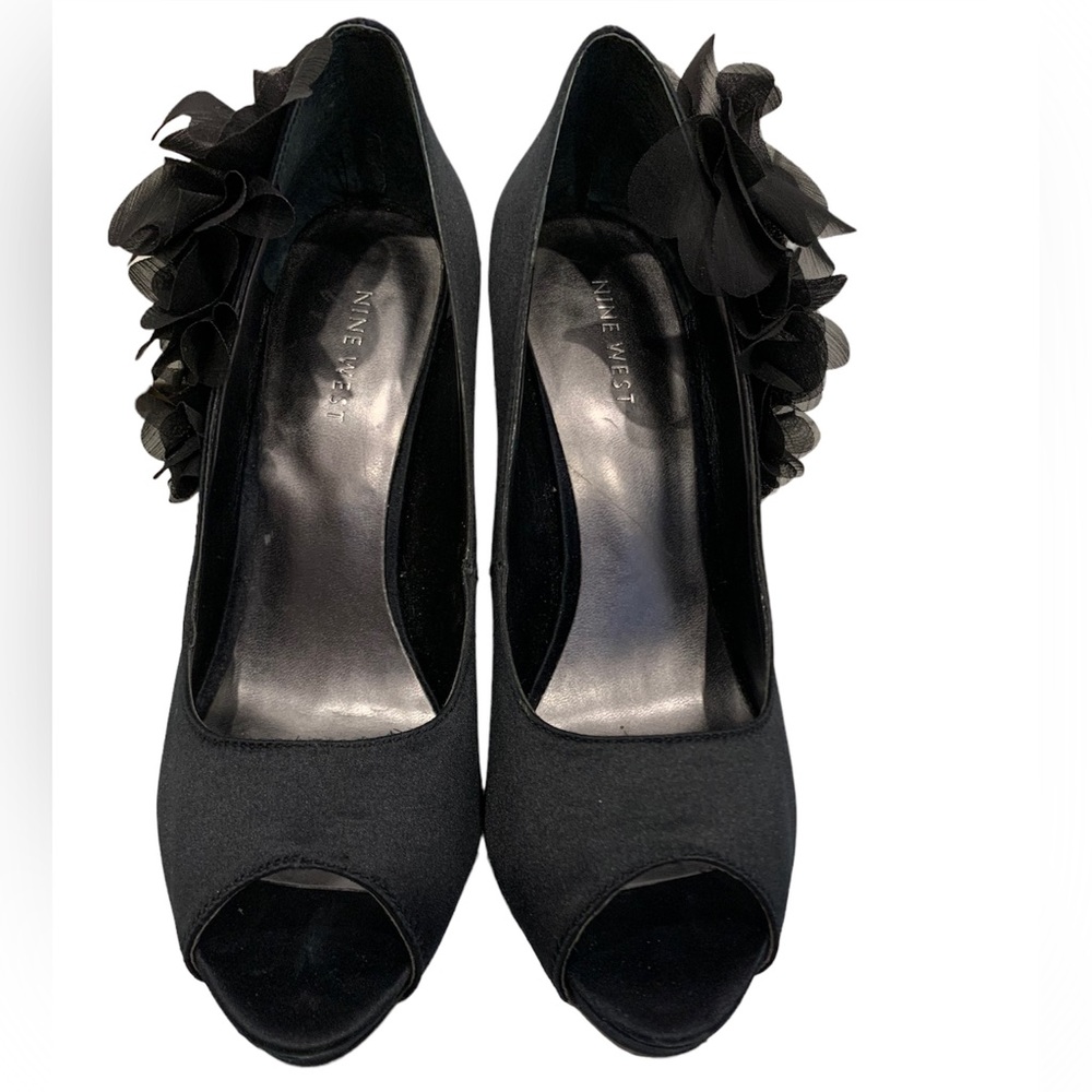Nine West peep toe heals. Size 7. Black dress shoes